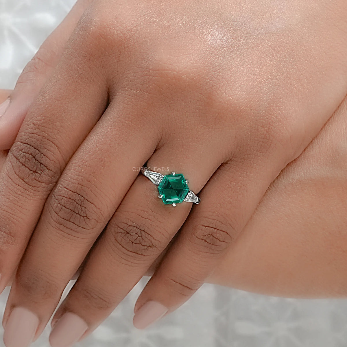 Hexagon Cut Emerald Gemstone Ring Ring