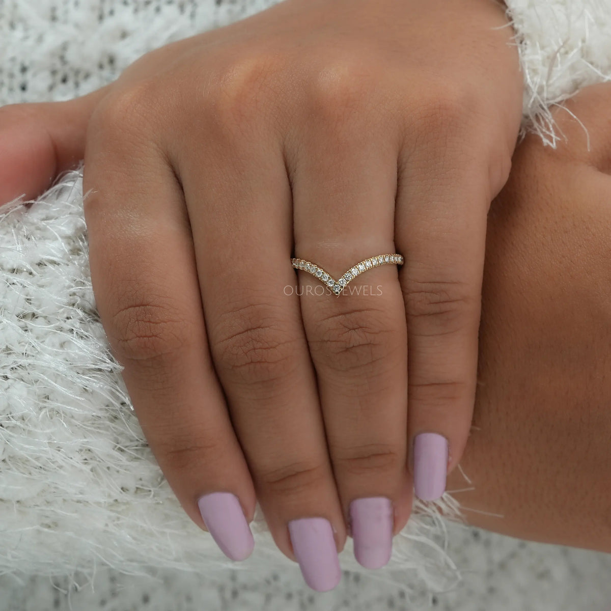 V Shape Curved Round Diamond Wedding Band Rings
