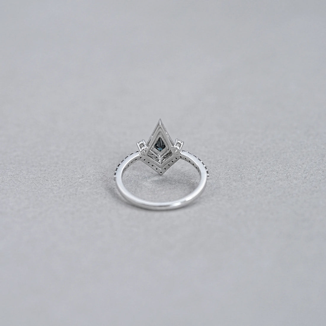 Black kite Cut Halo Curved Wedding Ring Rings