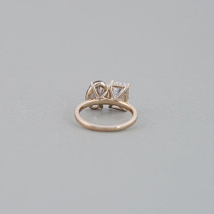 Emerald And Champagne Oval Diamond Toi et Moi Ring Ring