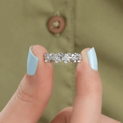 Round Diamond Clover Wedding Band