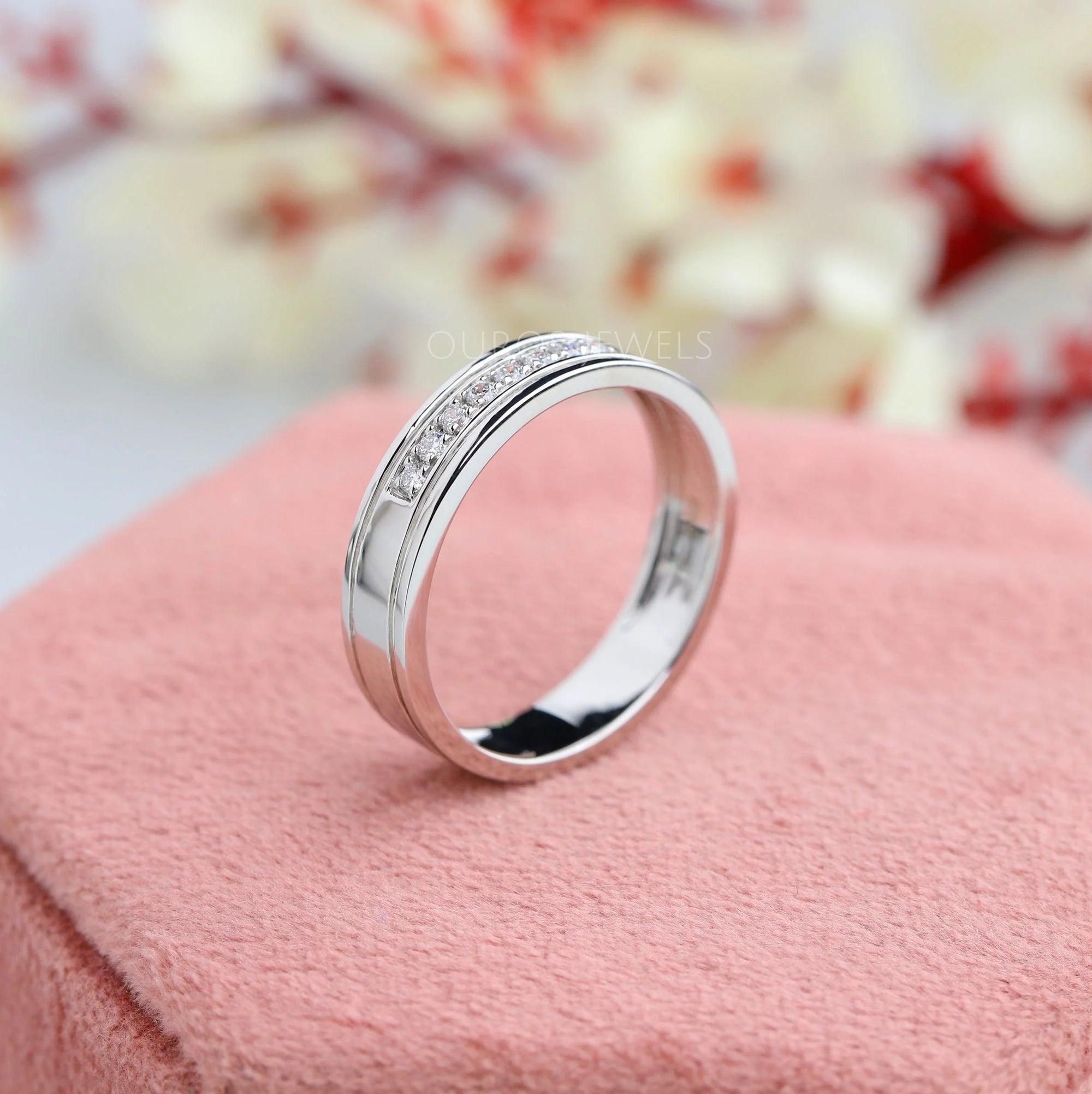 8 Stone Round Diamond Men's Wedding Band Rings