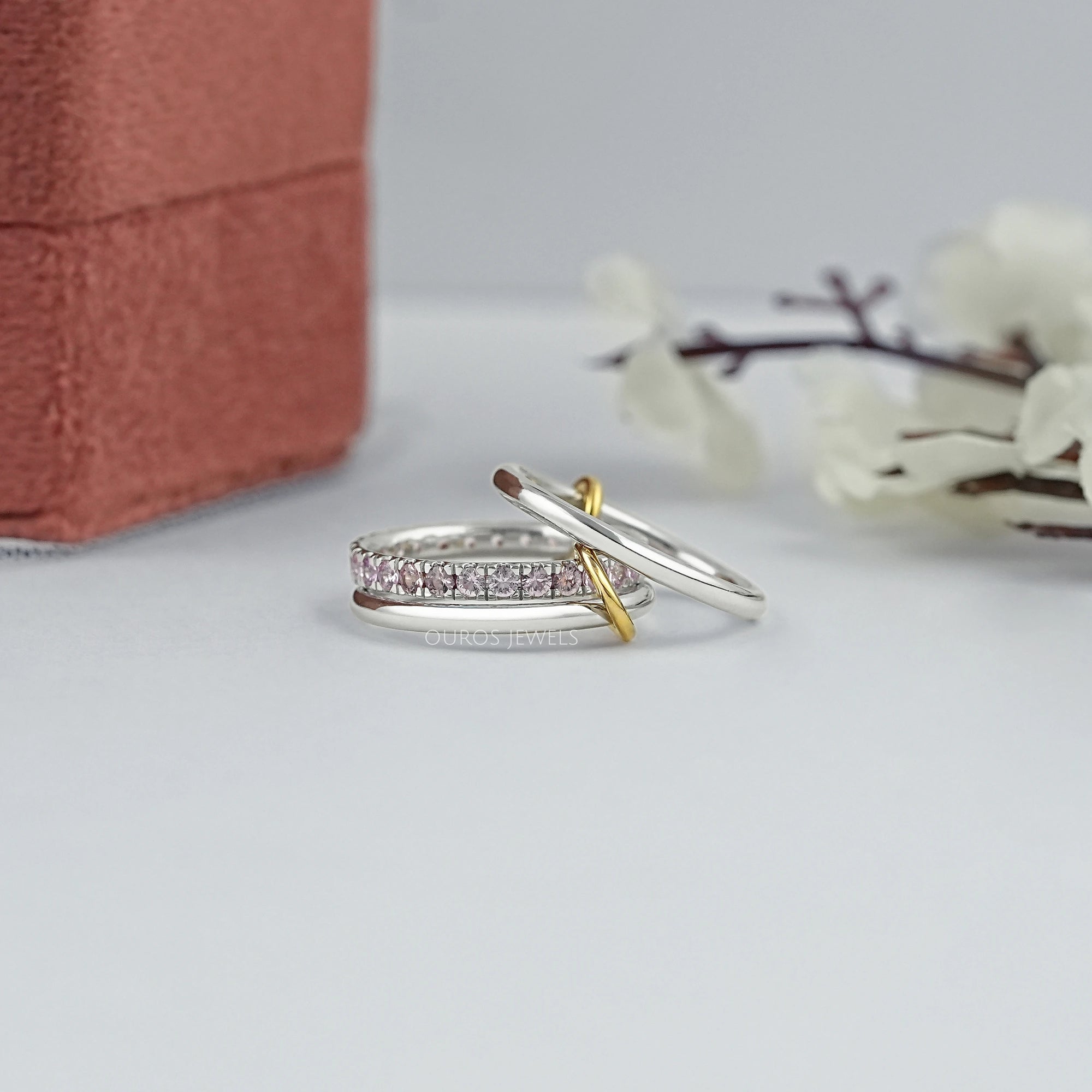 Interlink Round Lab Diamond Band Ring