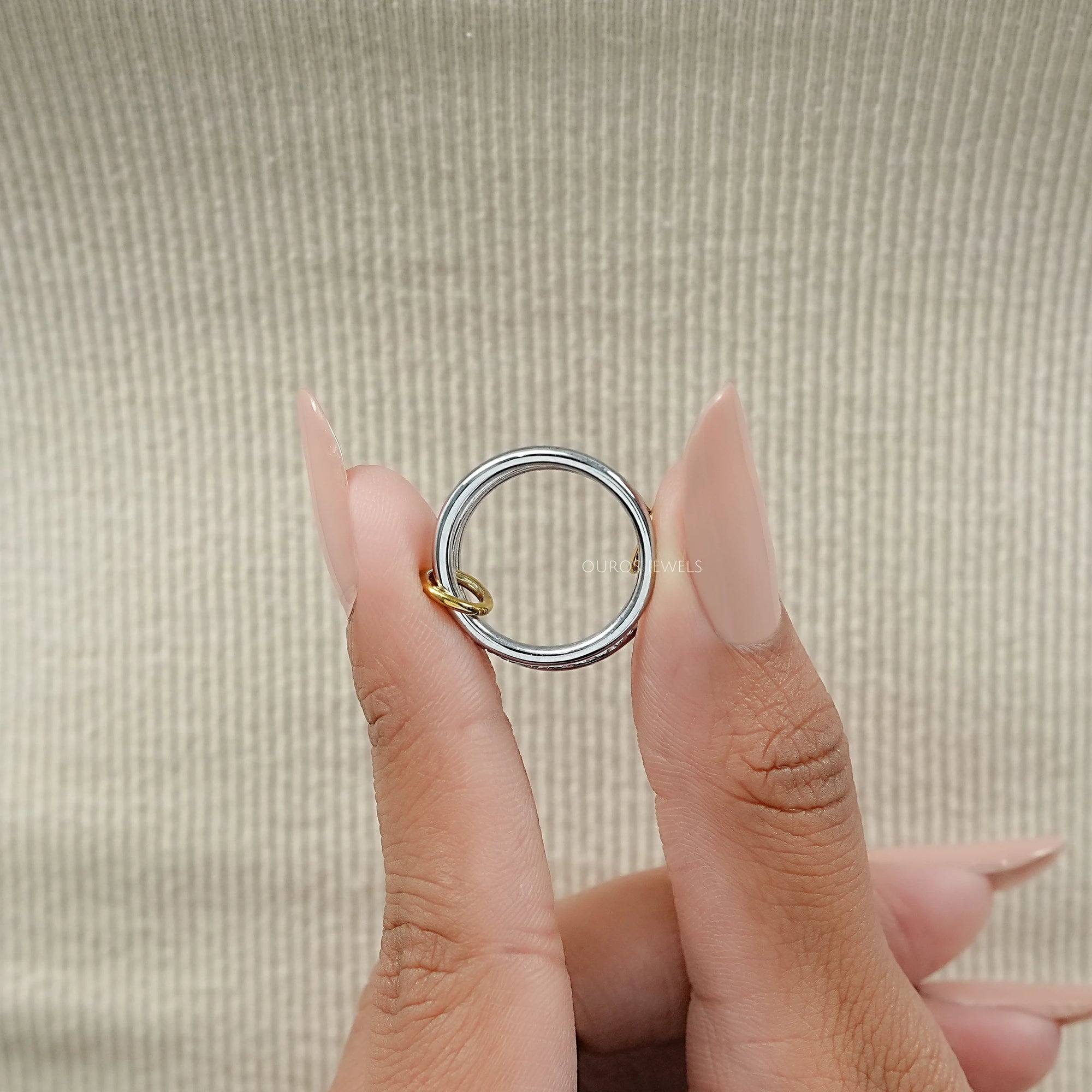 Interlink Round Lab Diamond Band Ring