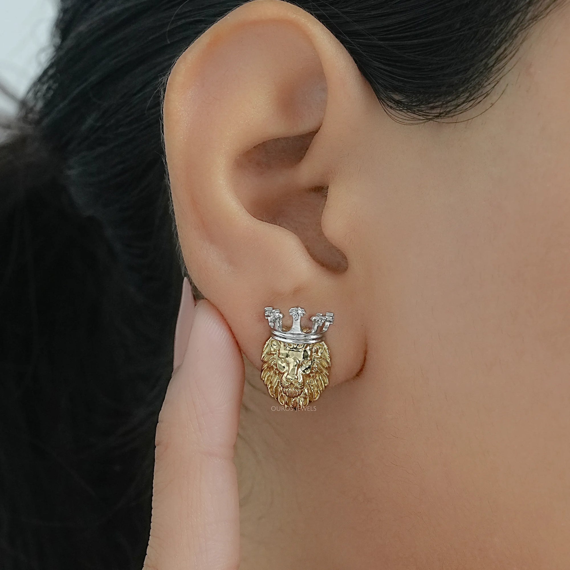Lion King Shape Round Diamond Stud Earrings