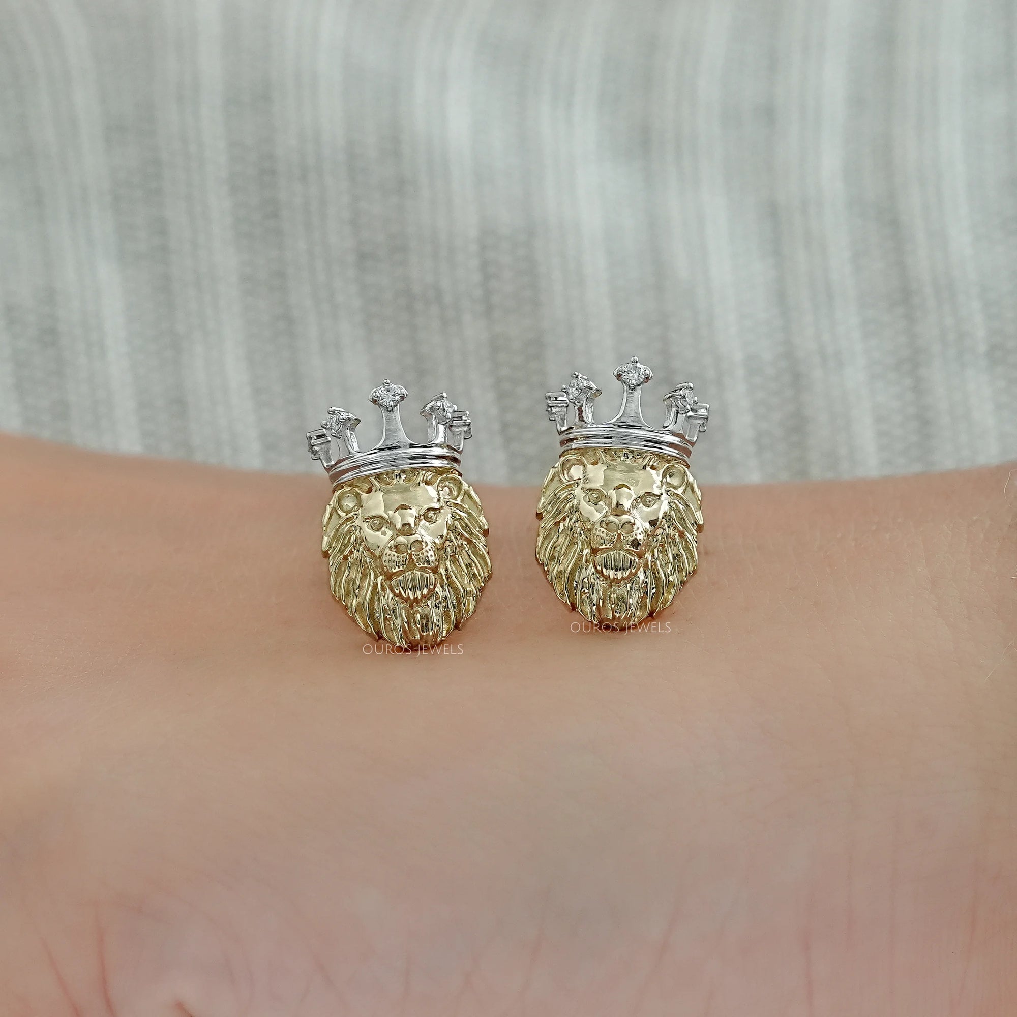 Lion King Shape Round Diamond Stud Earrings