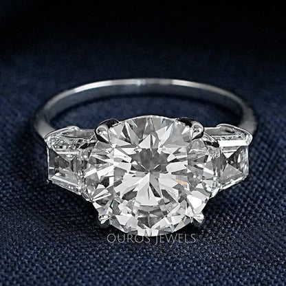 Alexandra Daddario - Brilliant Round Cut Three Stone Ring the 2024 Vanity Fair Oscar Party
