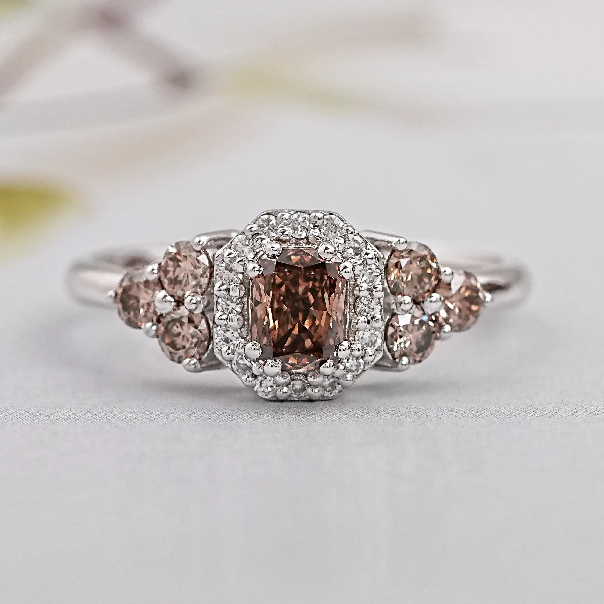 Round Diamond Halo Engagement Ring