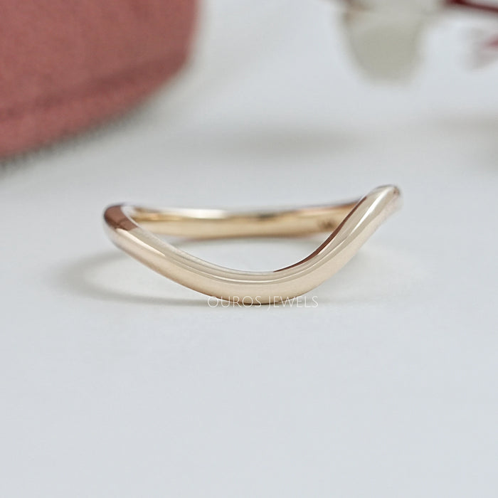Plain Gold Curved Wedding Band Ring