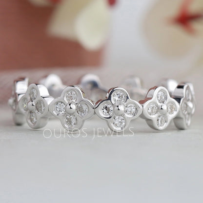 Round Diamond Clover Wedding Band