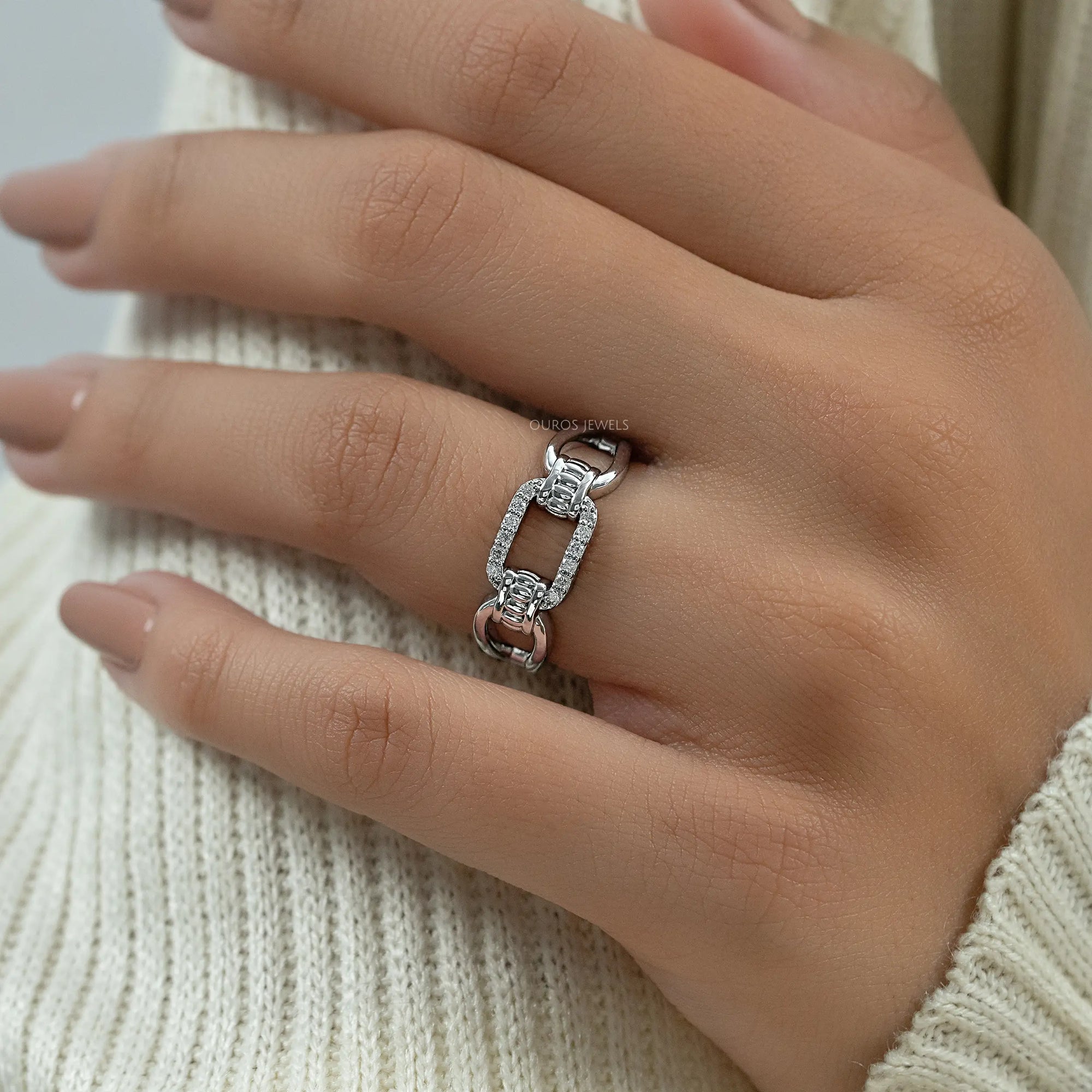 Round Lab Diamond Chain Link Ring Ring