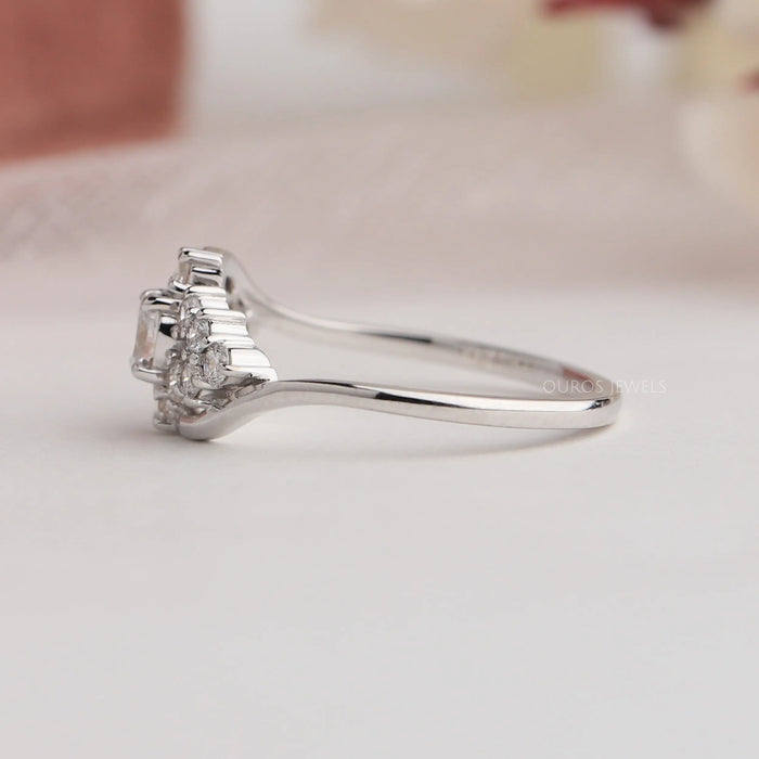 Round Cluster Diamond Wave Ring