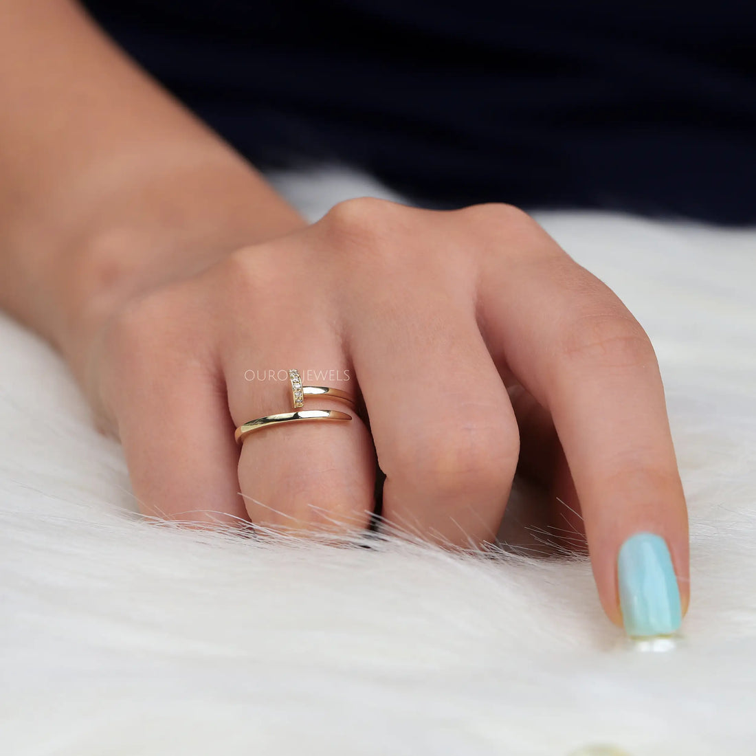 Spiral Round Cut Unique Diamond Wedding Ring Rings